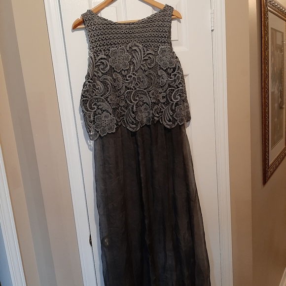Ladies dress - Picture 3 of 6